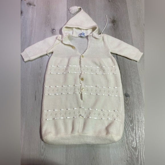 Vintage All Mine Ivory Closed Bottom Baby Gown W/Ribbon Detail, No size tag - Picture 1 of 7